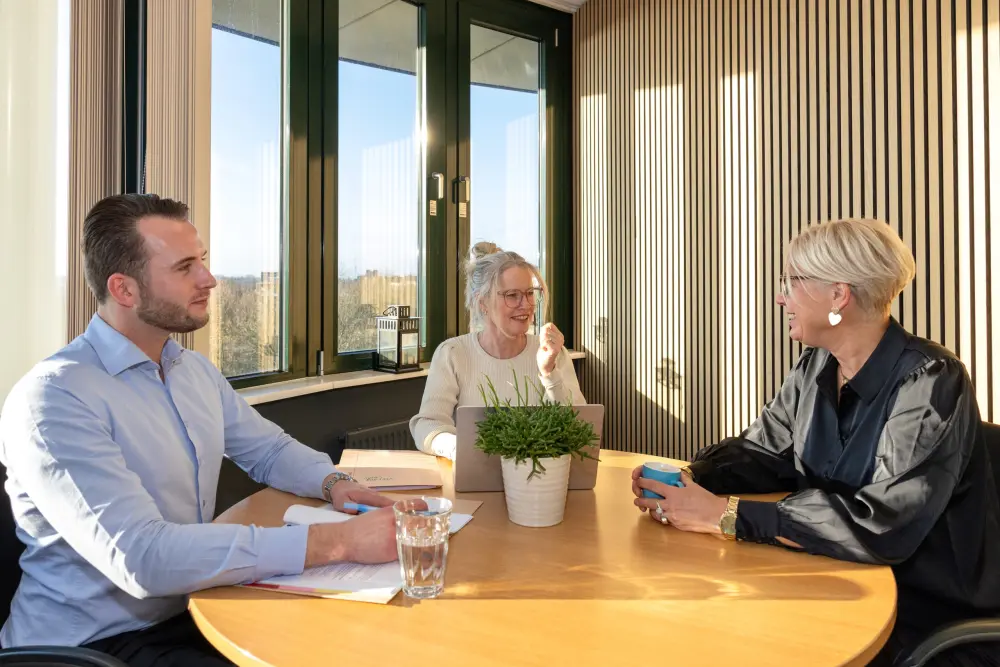 Gea Varwijk (jurist en mediator CGMV), Janneke Wiersema (jurist en mediator CGMV) en Jeroen Kamps (jurist CGMV)