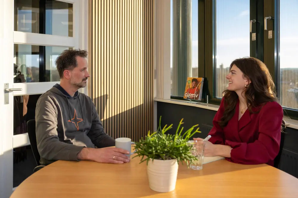 Tonnis Rademaker (juridisch adviseur CGMV) en Elles Verhoeven (juridisch adviseur CGMV) samen in gesprek