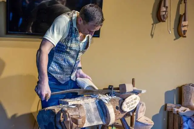 Rondleiding Klompenatelier Dijkman (CGMV senioren)